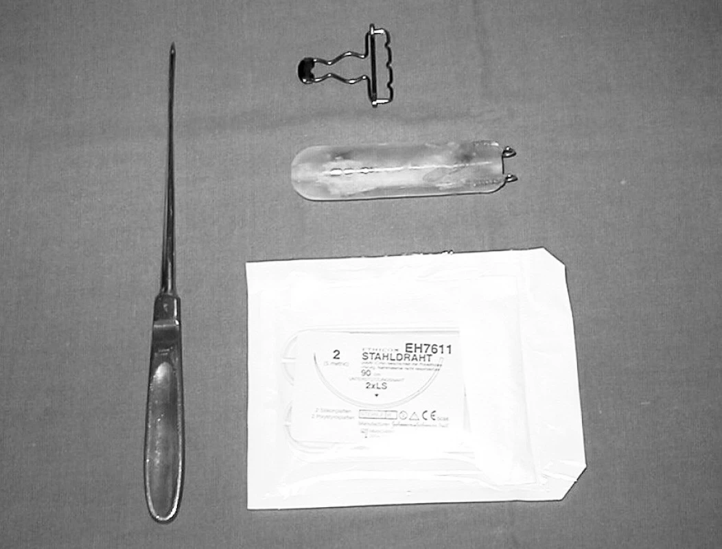 Instrumentárim používané při Vecchiettiho neoplastice