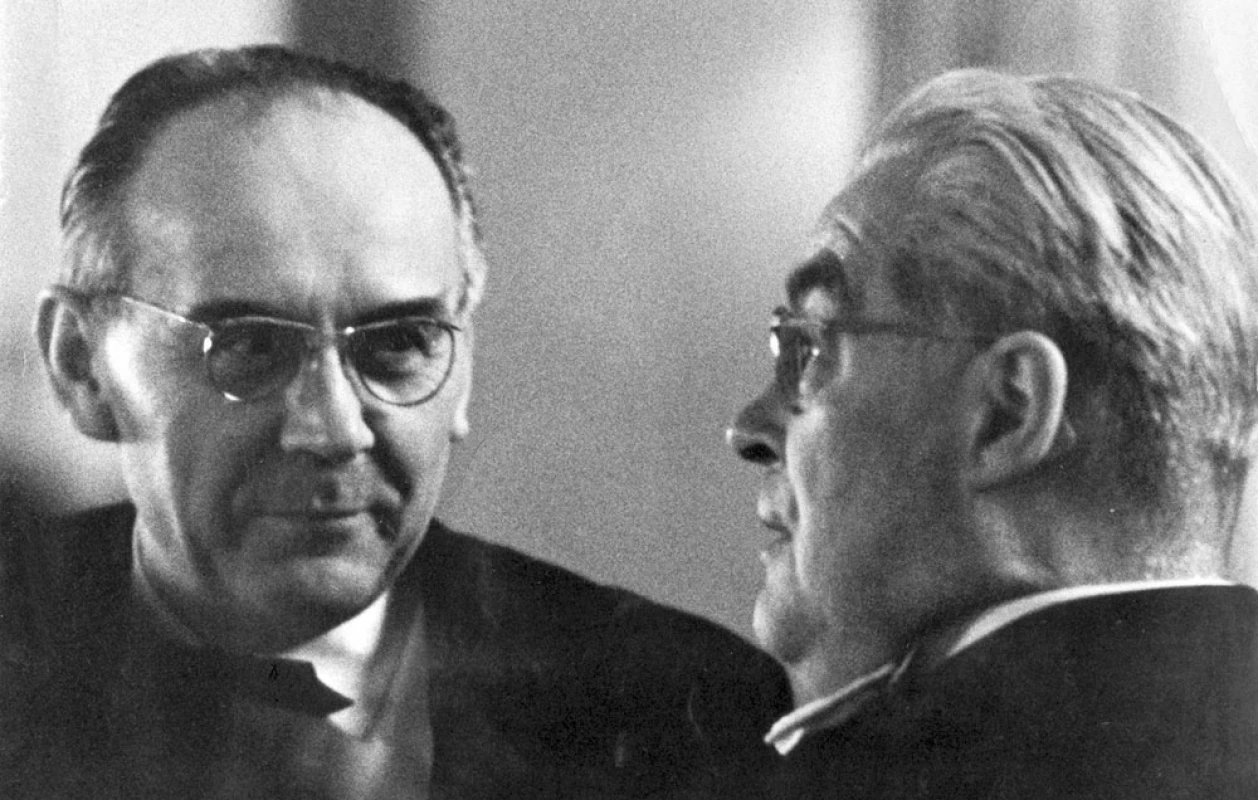 Profesor V. Šnaid se svým učitelem prof. K. Klausem, 1967 (foto P. Hněvkovský)
